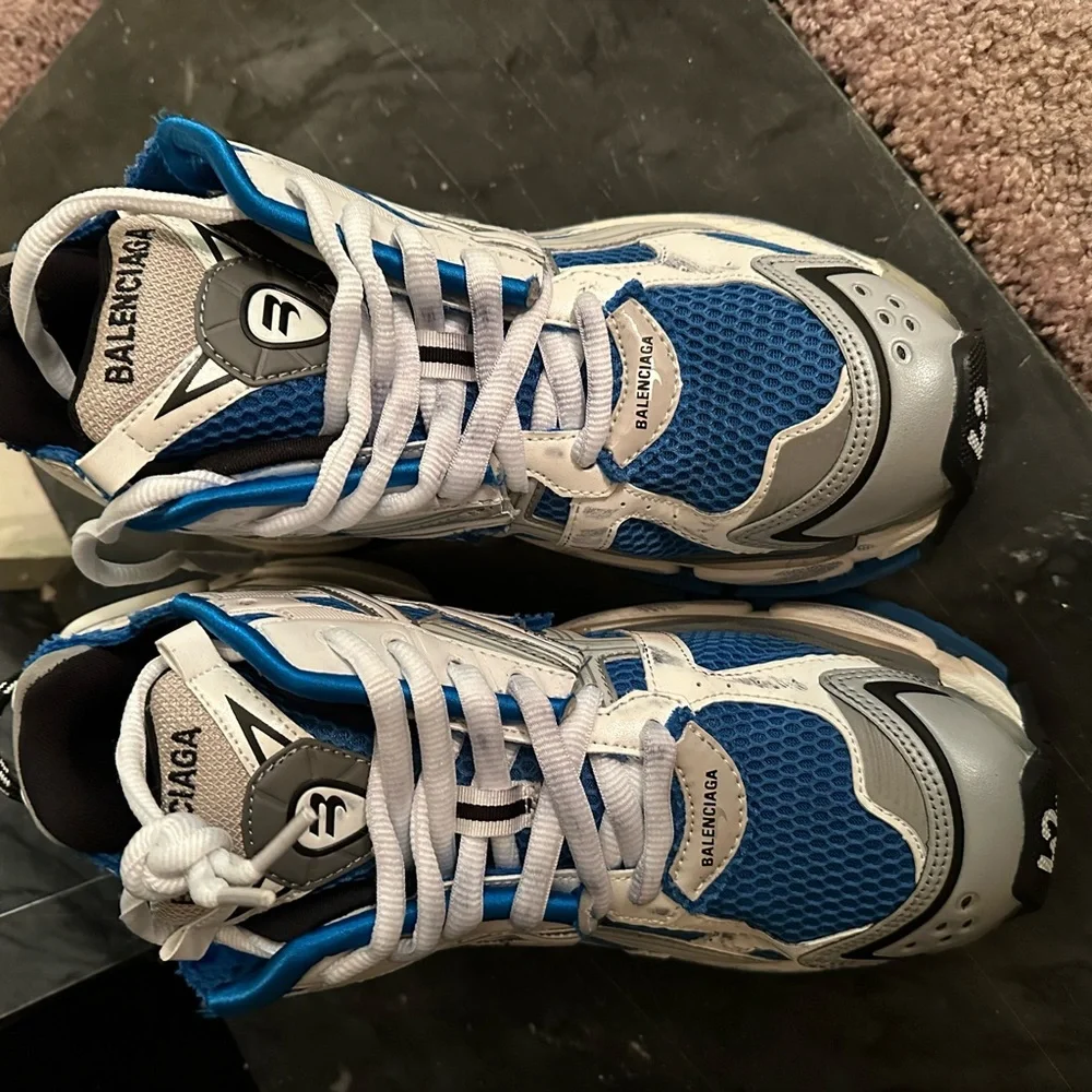 Size Nine - Picture 2 of 3